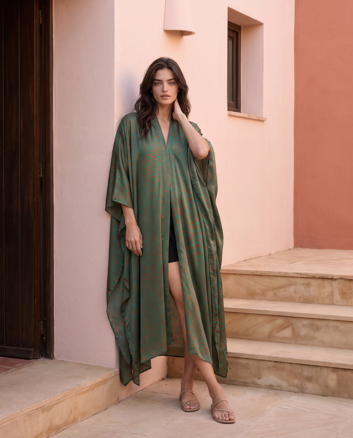 Federica Mantelli Savana - mantello, animalier verde oliva e marrone, outfit quotidiano