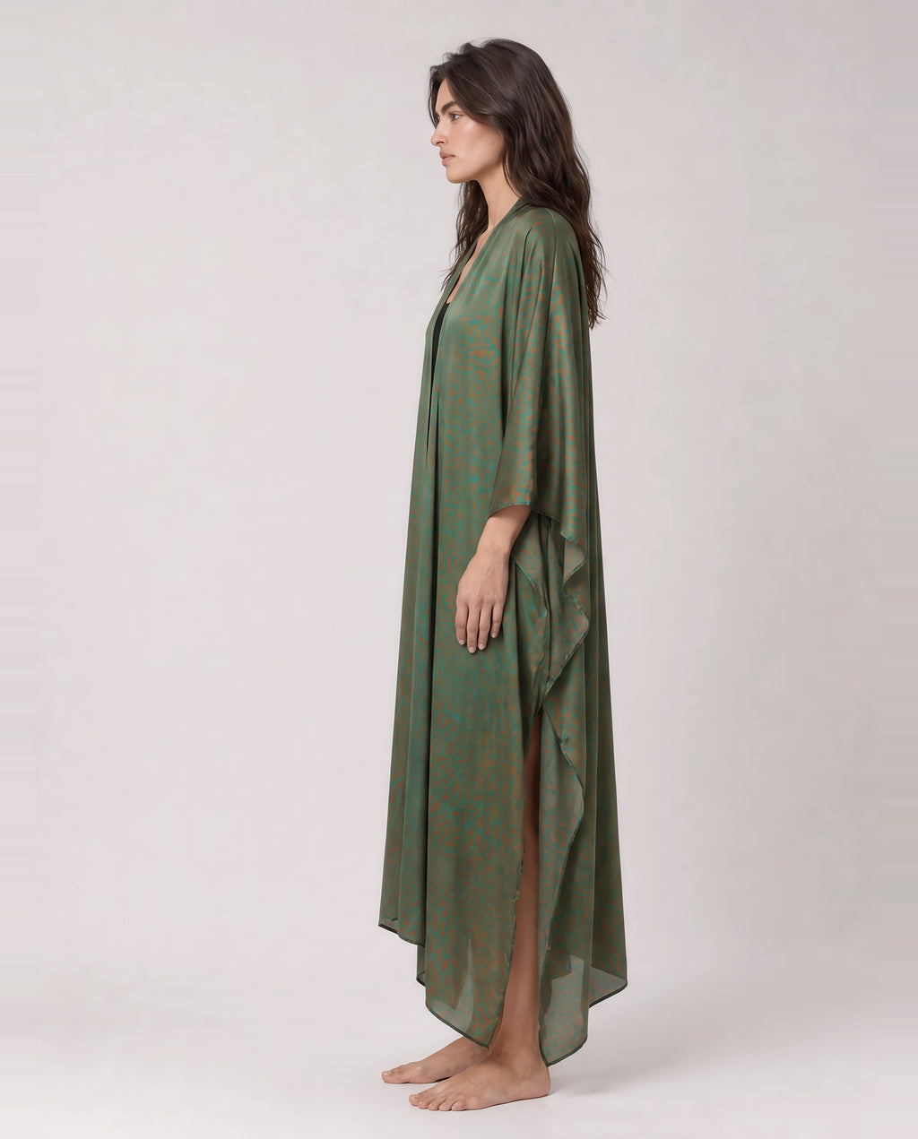 Federica Mantelli Savana - mantello, animalier verde oliva e marrone, foto in studio, taglia unica, Made in Italy