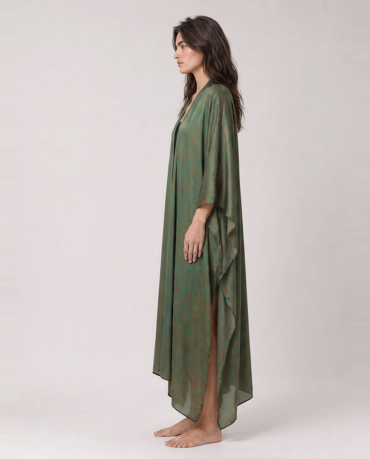 Federica Mantelli Savana - mantello, animalier verde oliva e marrone, foto in studio, taglia unica, Made in Italy