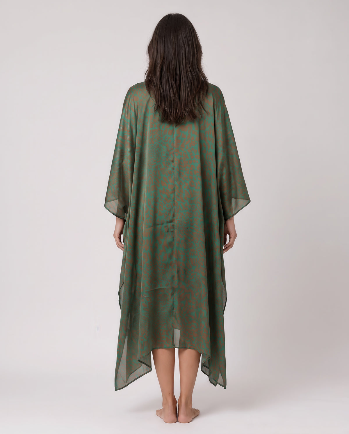 Federica Mantelli Savana - mantello, animalier verde oliva e marrone, dettaglio del drappeggio