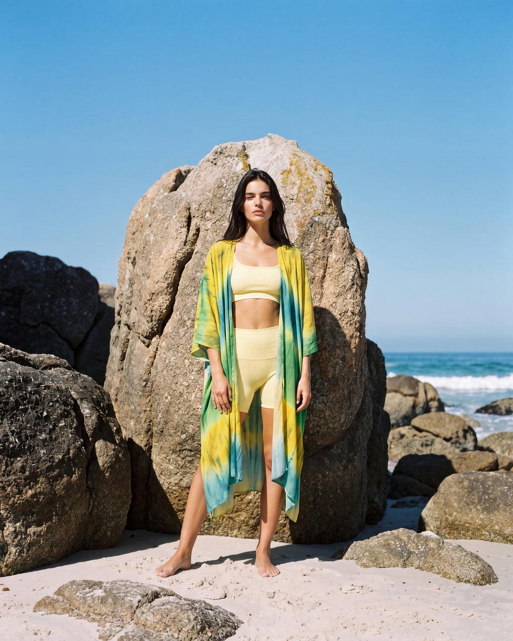 Federica Mantelli Laguna - mantello, tie-dye giallo, verde acqua e teal, outfit quotidiano