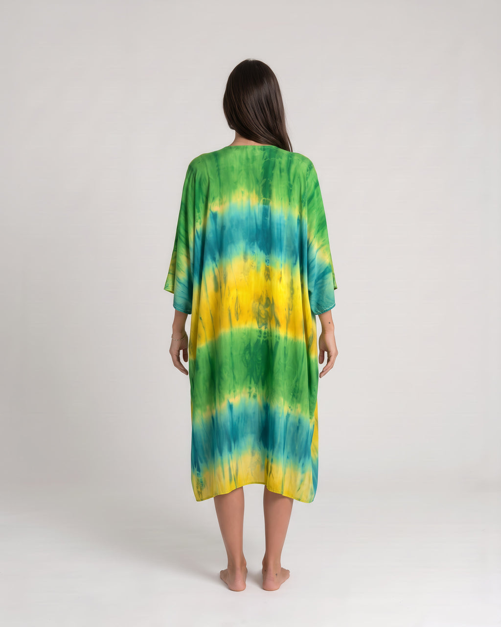 Federica Mantelli Laguna - mantello, tie-dye giallo, verde acqua e teal, dettaglio del drappeggio