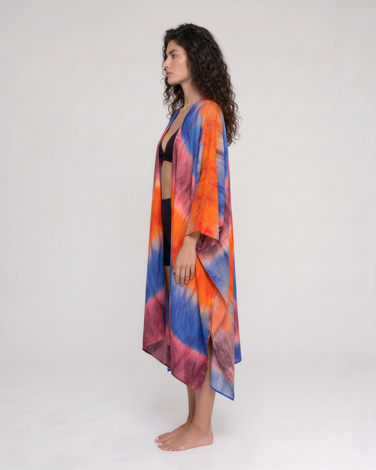 Federica Mantelli Tramonto - mantello, sfumato blu, arancio e viola, foto in studio, taglia unica, Made in Italy