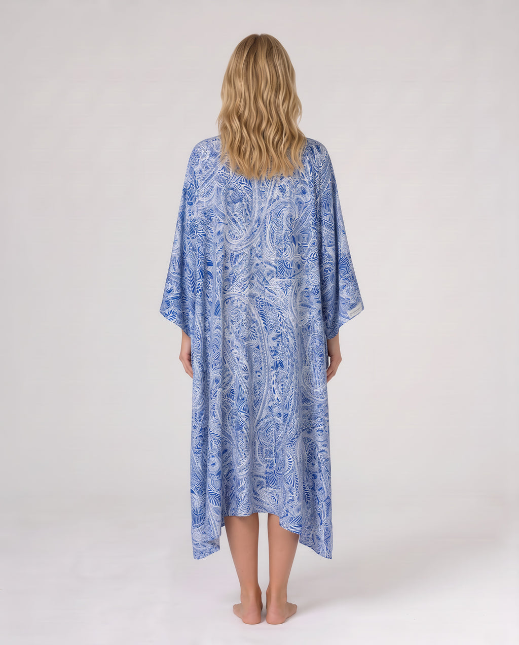 Federica Mantelli Verbena - mantello, motivo paisley bianco e blu, foto in studio, taglia unica, Made in Italy