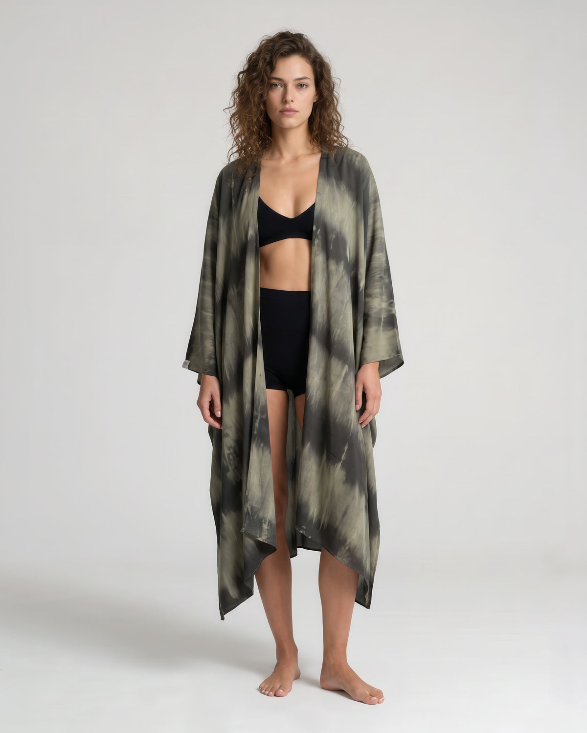 Federica Mantelli Fumo - mantello, tie-dye verde scuro e nero, vista frontale, taglia unica, Made in Italy
