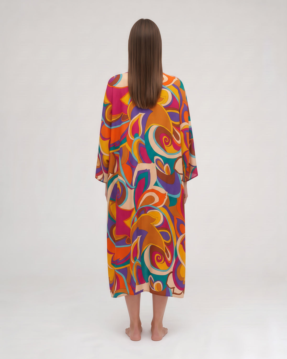 Federica Mantelli Vertigine - mantello, spirali arancio, viola, turchese e fucsia, dettaglio del drappeggio