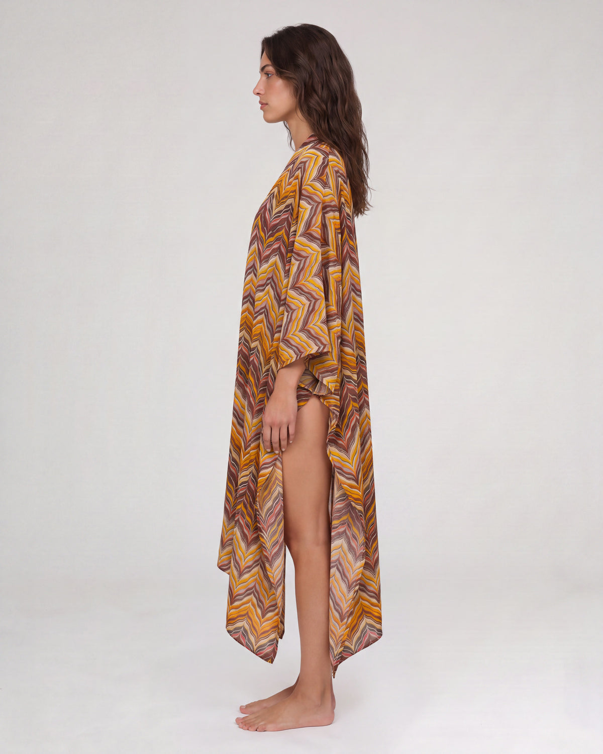 Federica Mantelli Egeo - mantello, righe ondulate marrone, ruggine e oro, foto in studio, taglia unica, Made in Italy