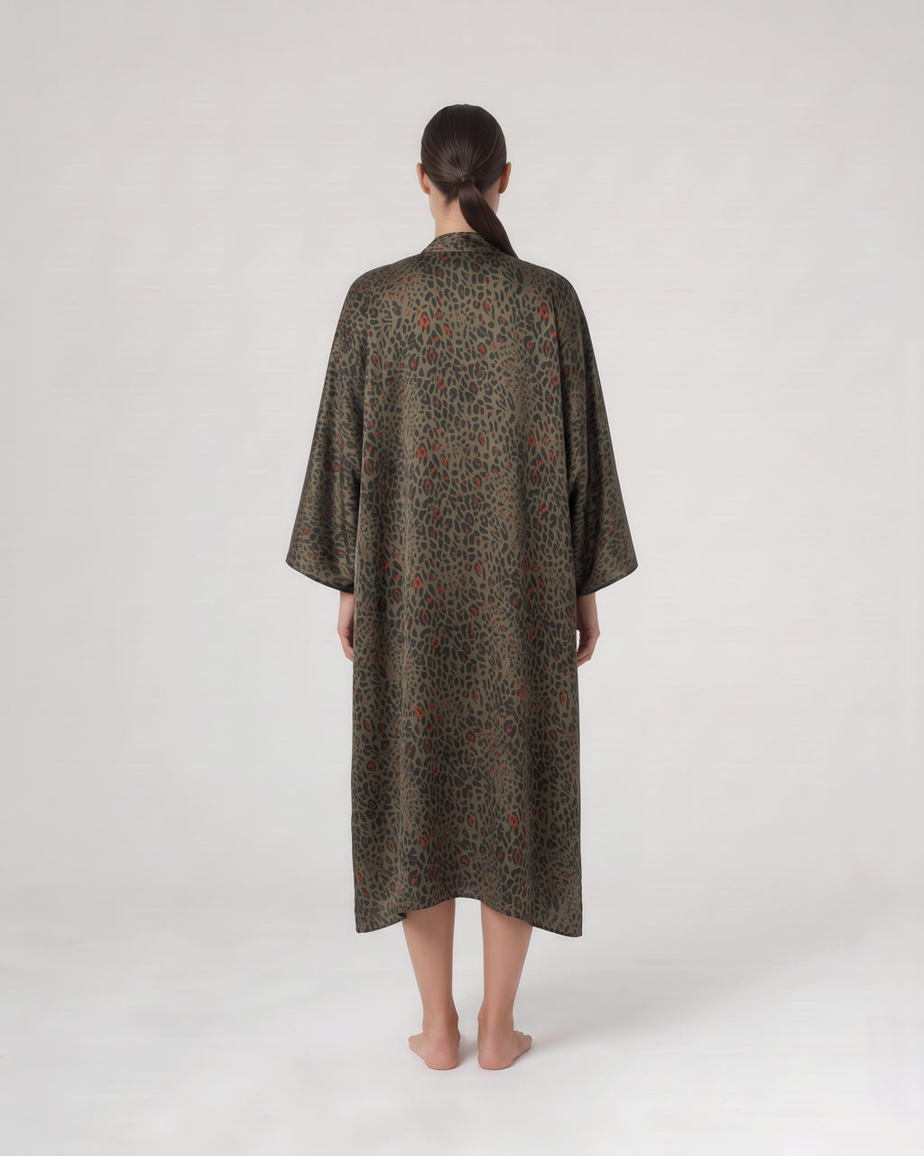 Federica Mantelli Serengeti - mantello, animalier verde oliva con tocchi arancio, dettaglio del drappeggio